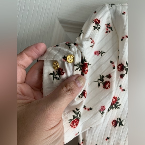 NWT Crop top with cute flowers size Medium - Picture 8 of 10